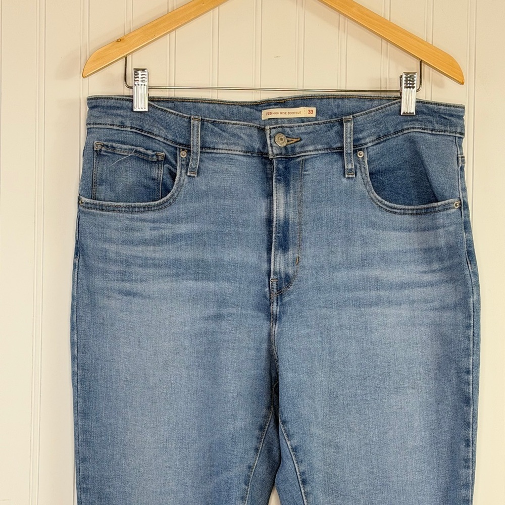 Levi’s 725 High Rise Bootcut Jeans 33 – Cropped Raw Hem Light Wash - Picture 8 of 10